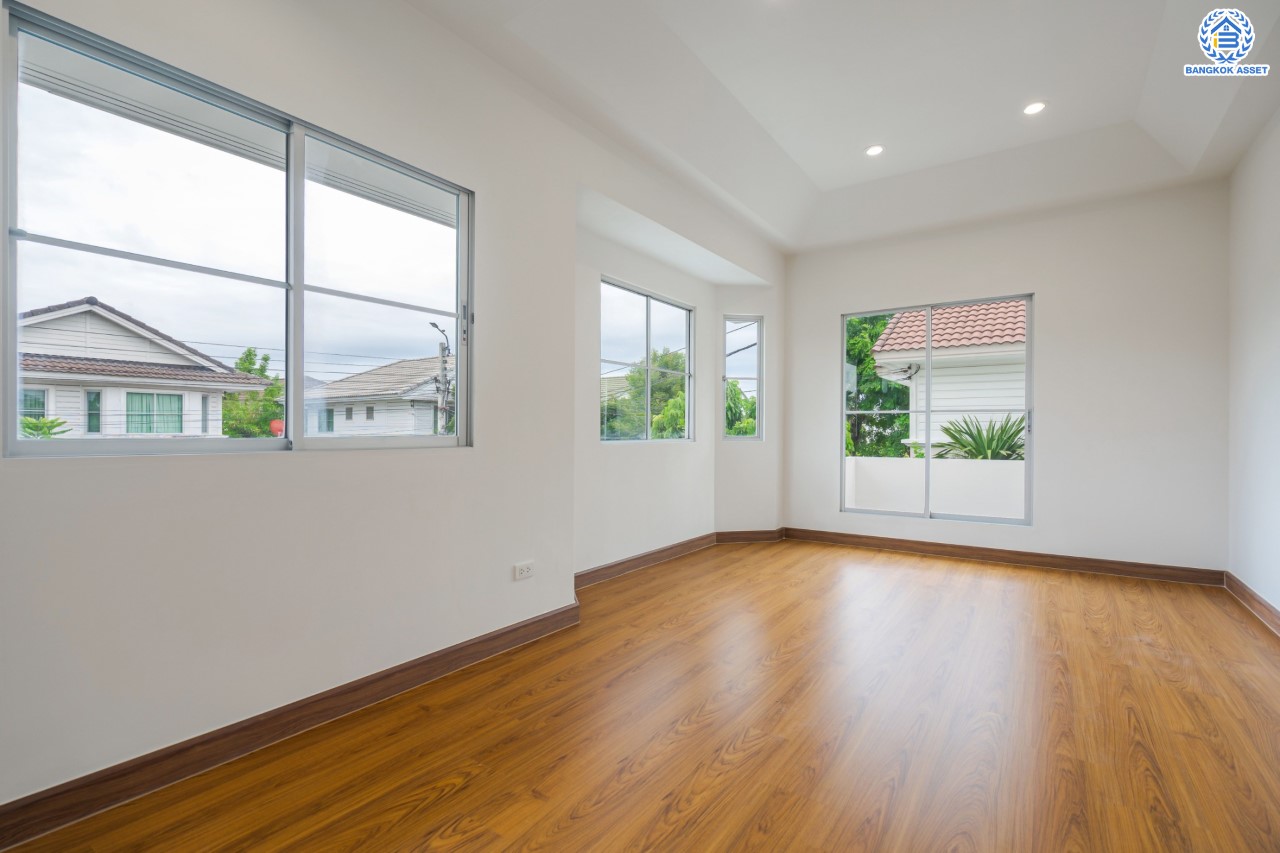 บ้านมือสองตกแต่งใหม่ ม.พฤกษ์ลดา1 บางใหญ่ บนเนื้อที่ 50 ตร.ว. ฟังก์ชัน 3 ห้องนอน 2 ห้องน้ำ 2 ที่จอดรถ ทำเลเดินทางสะดวก เชื่อมต่อถนนกาญจนาภิเษก ใกล้รถไฟฟ้าสายสีม่วง "สถานีคลองบางไผ่" และทางด่วน "กาญจนาภิเษก"